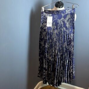 Zara Skirt in Blue/White Size-Medium NWT